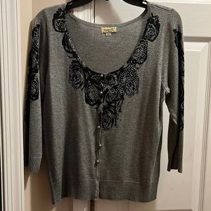 One World gray and black lightweight 3/4 sleeved sweater.